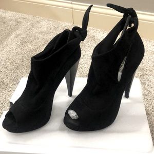 Steven Madden Black Suede Tie Back Open Toe Heels in Size 8